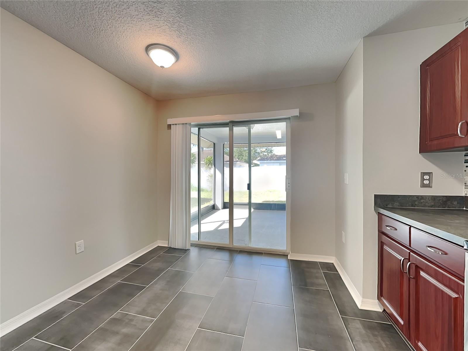 O6435085 Property Photo 4