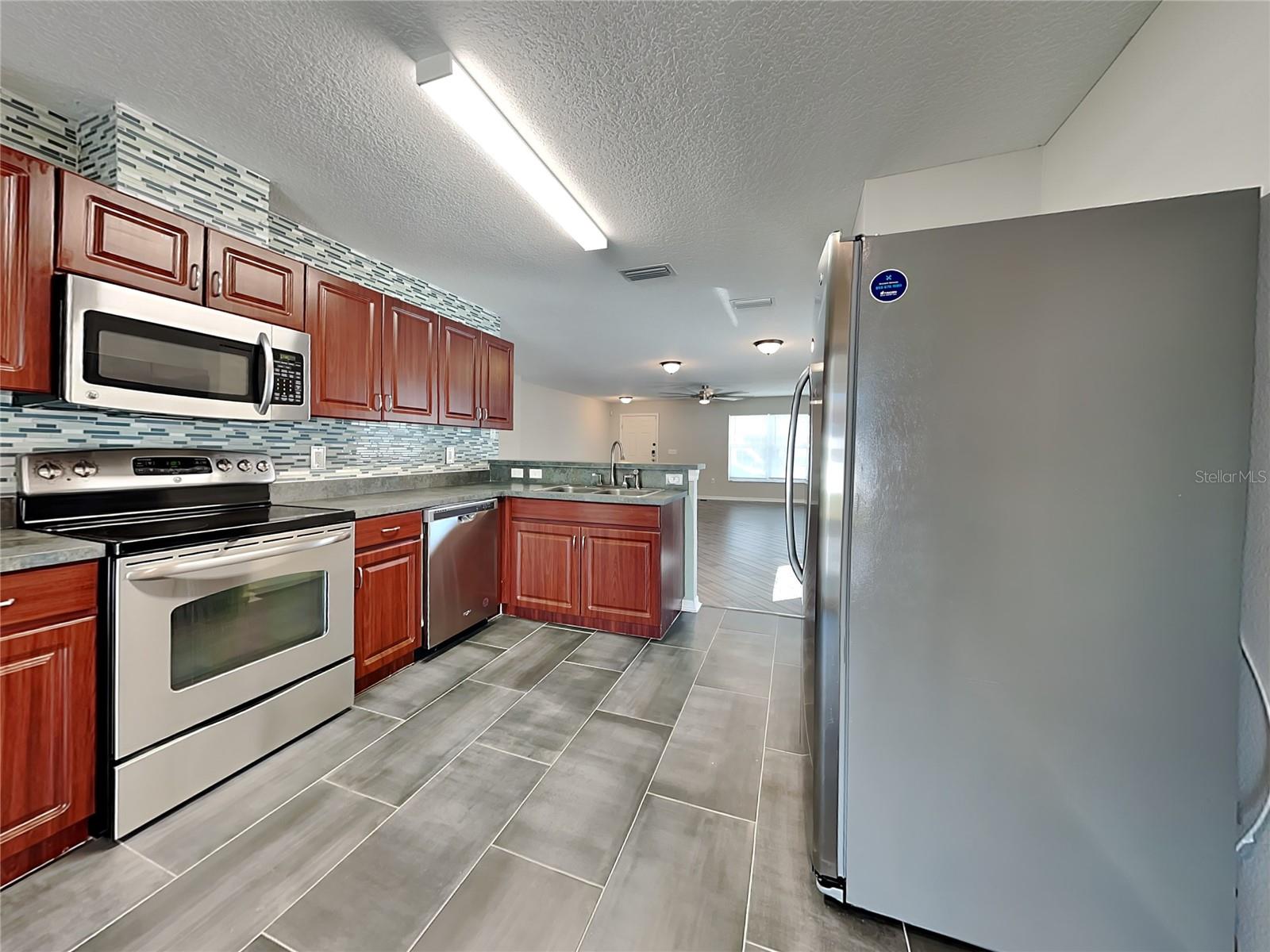 O6435085 Property Photo 5
