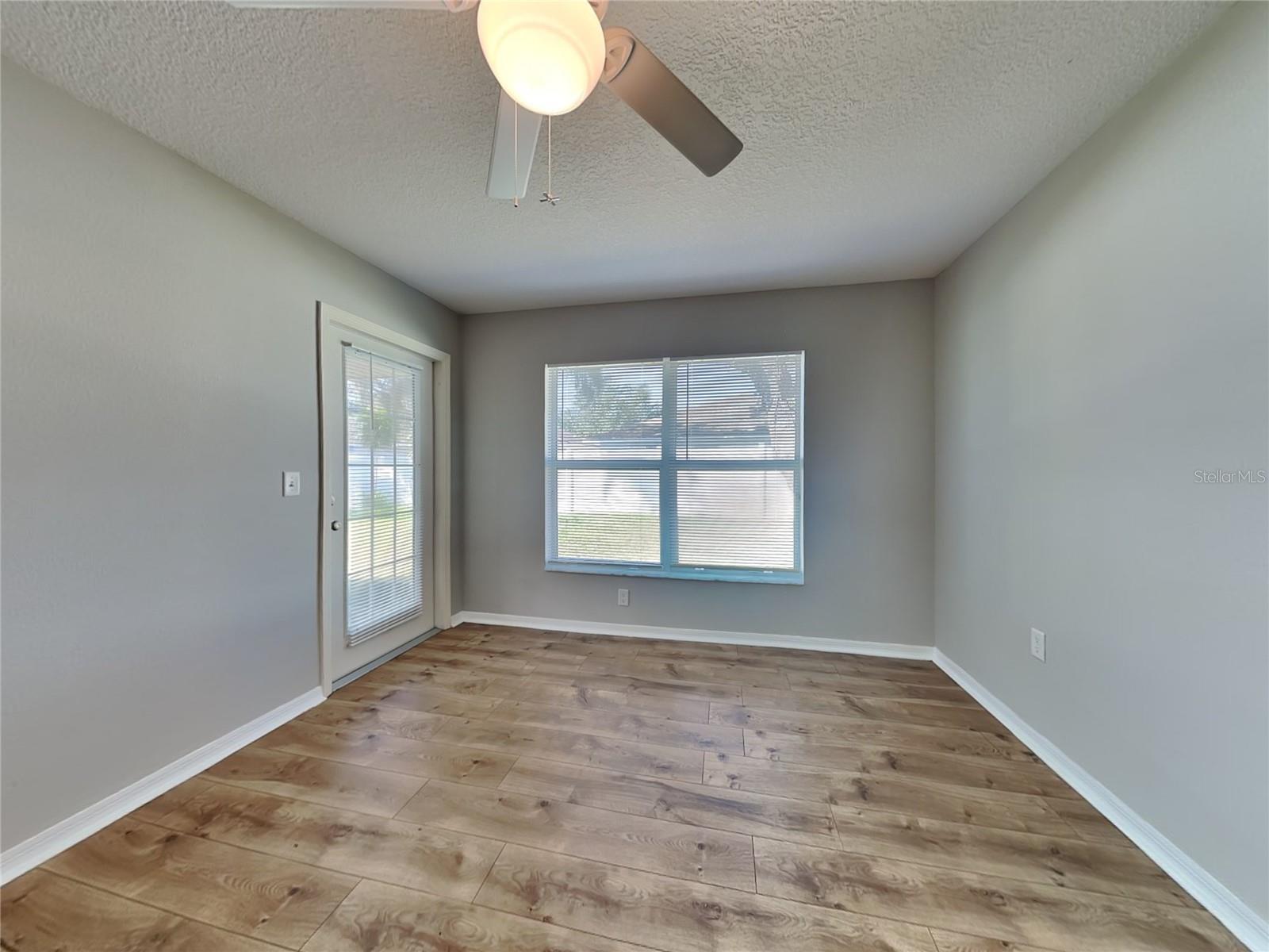 O6435085 Property Photo 6