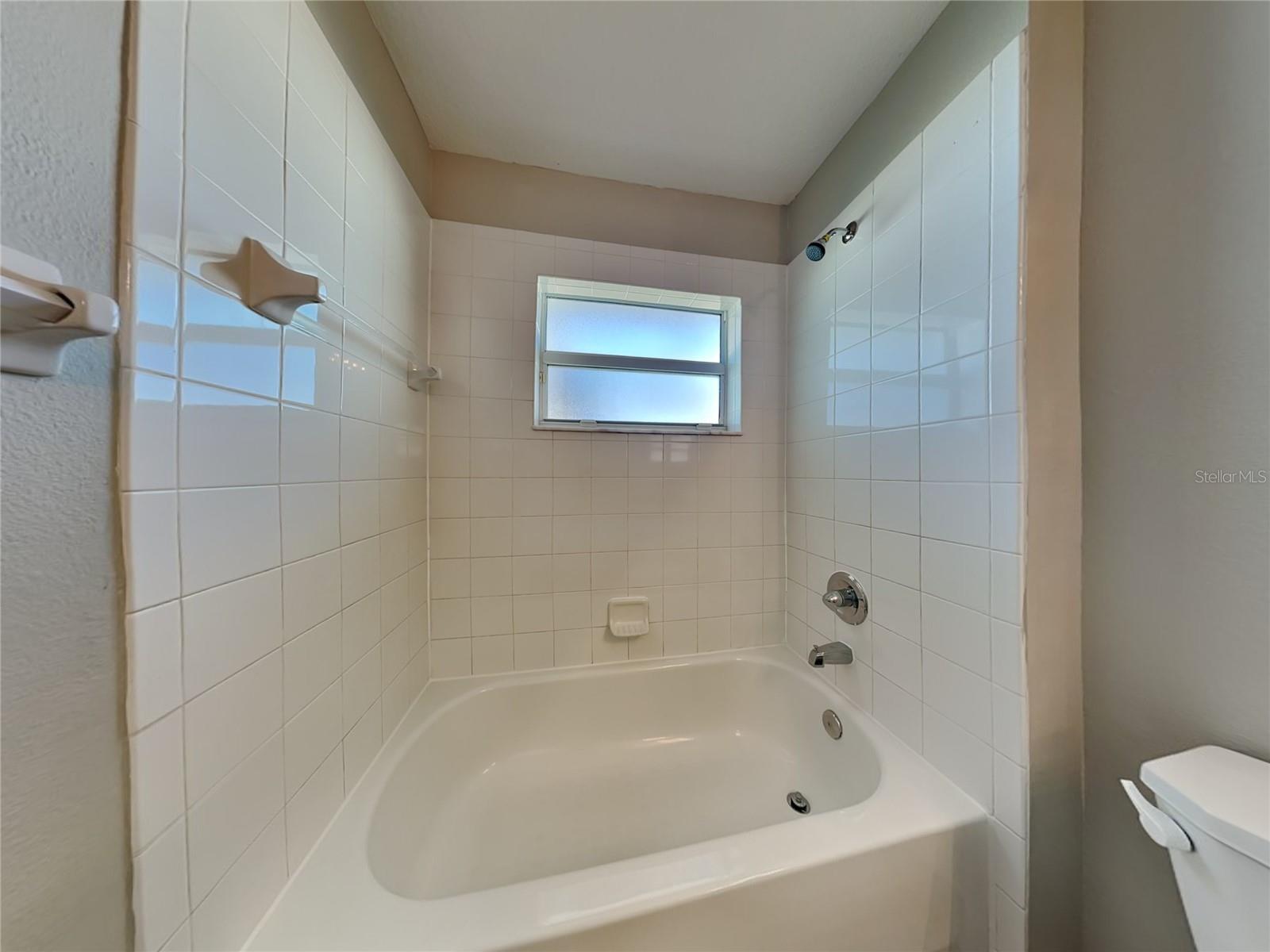 O6435085 Property Photo 7
