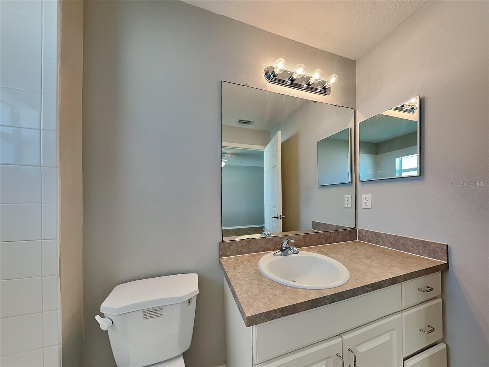 O6435085 Property Photo 8