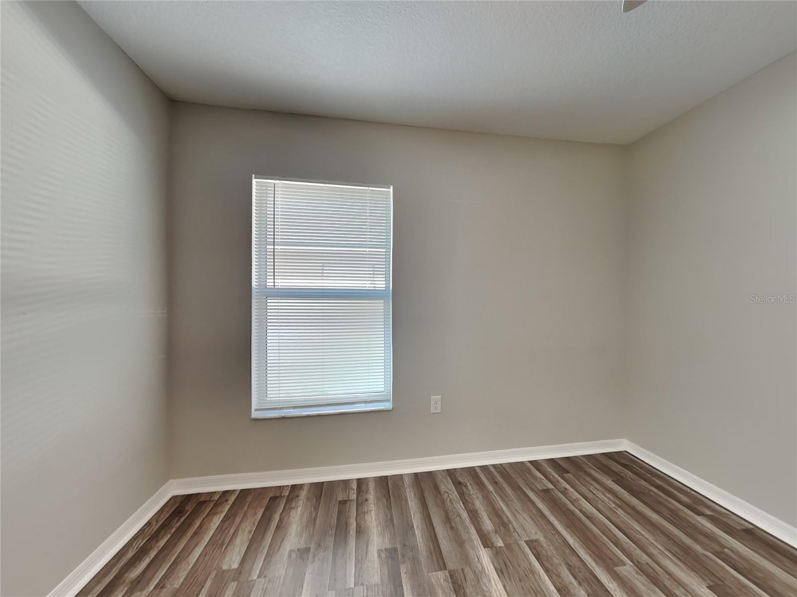 O6435085 Property Photo 10