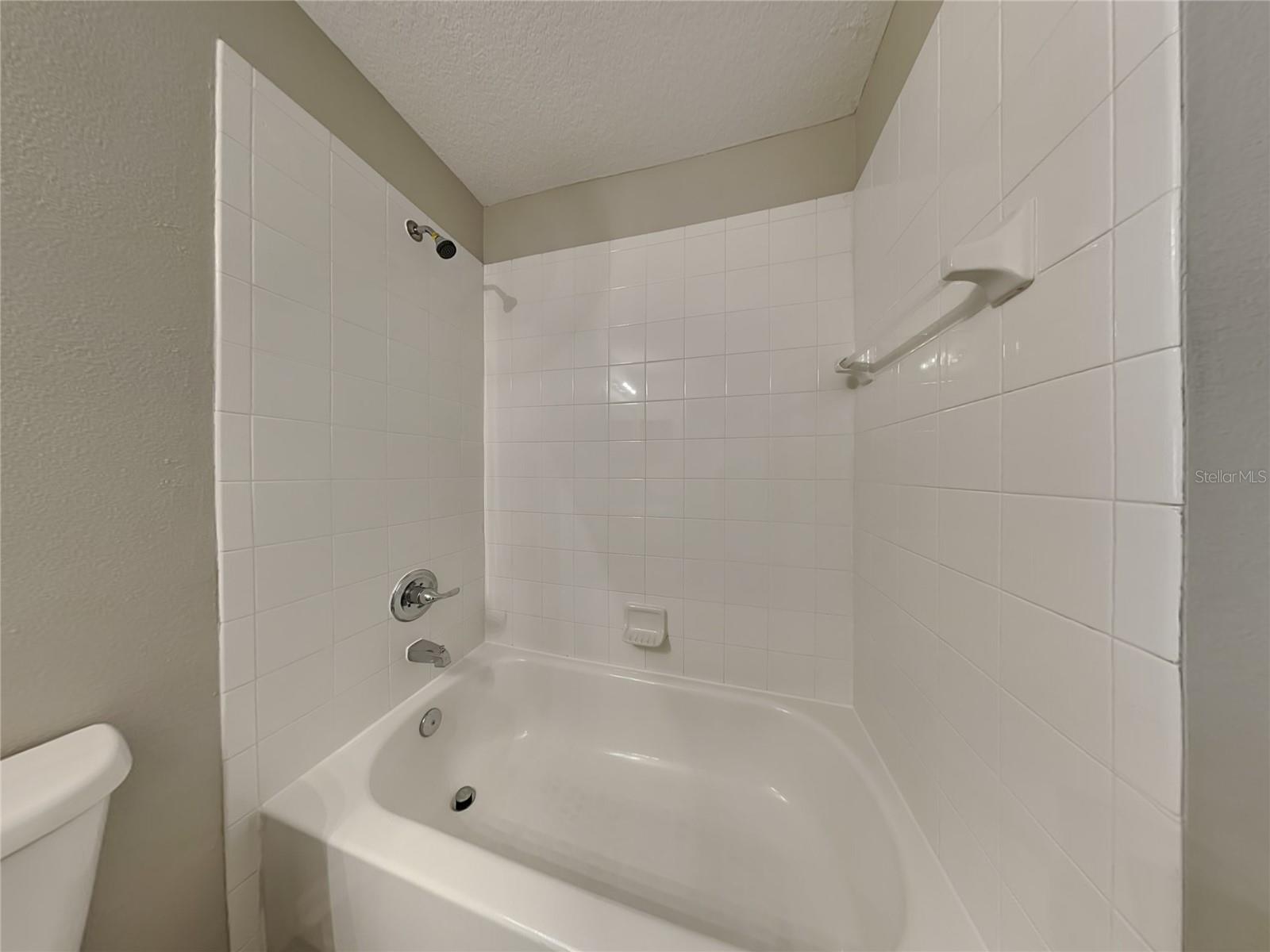O6435085 Property Photo 13