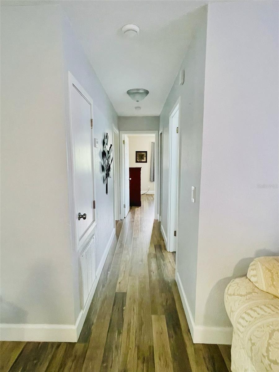 1643 Saxon Blvd Property Photo 7