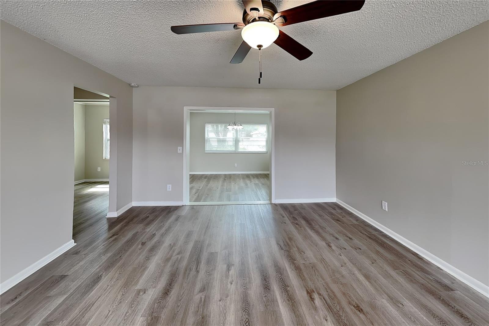 O6435095 Property Photo 2