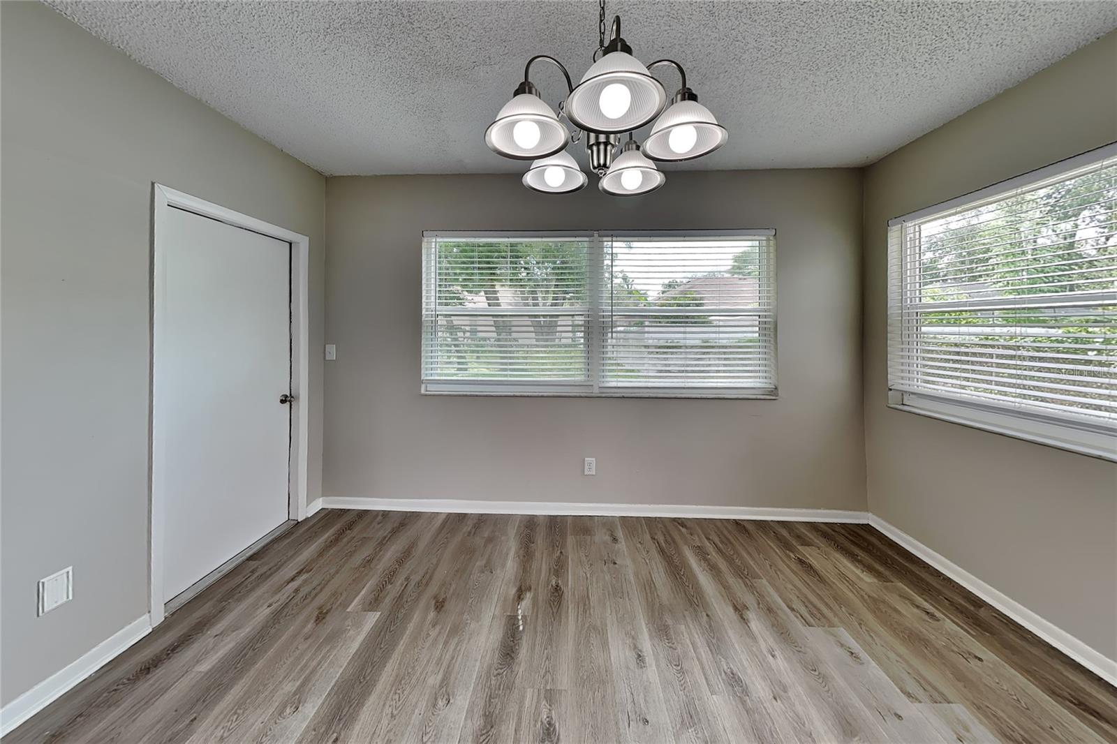 O6435095 Property Photo 4