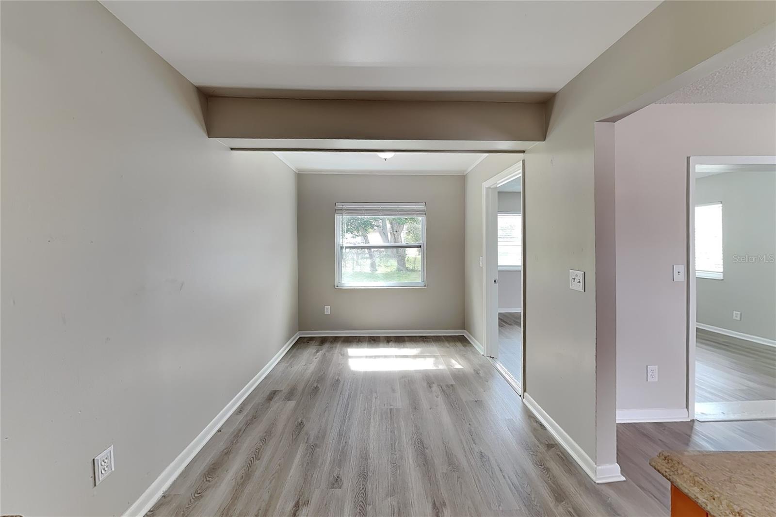 O6435095 Property Photo 5