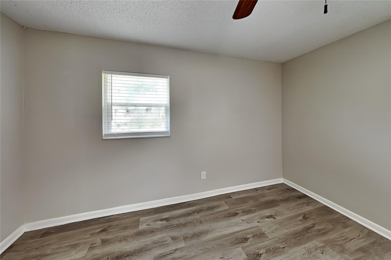 O6435095 Property Photo 8