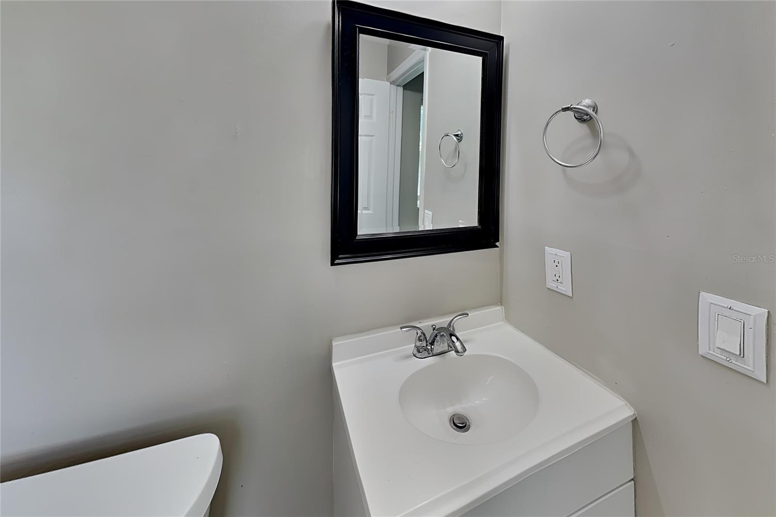 O6435095 Property Photo 9
