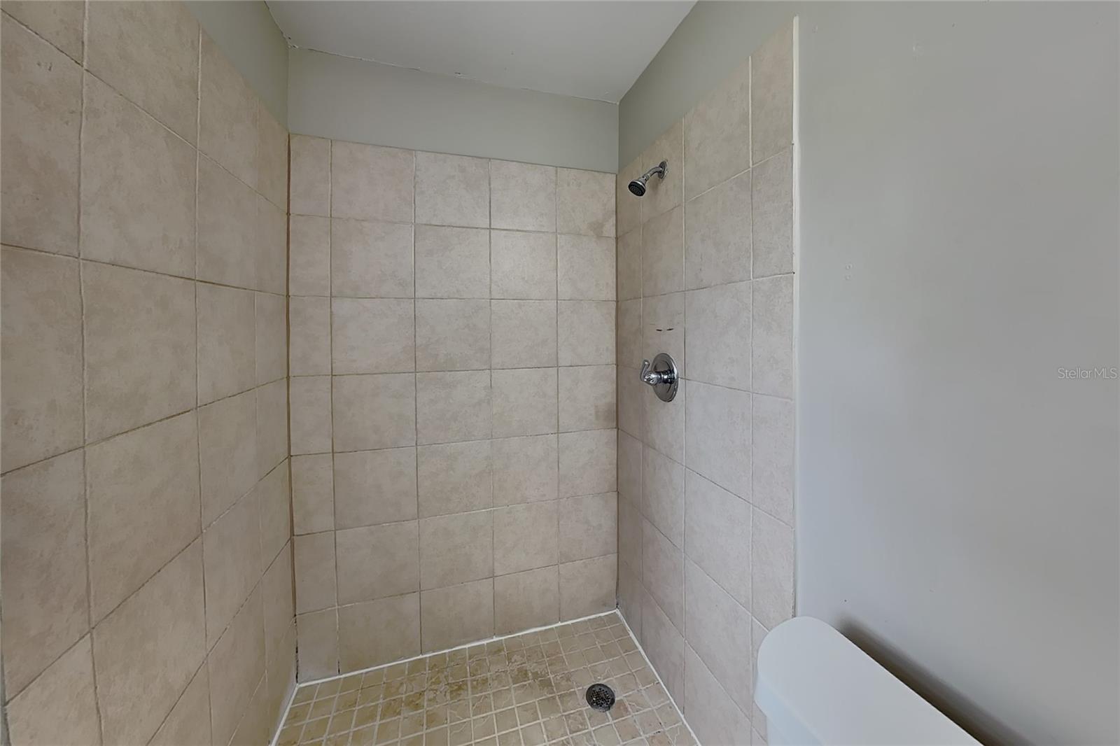 O6435095 Property Photo 10