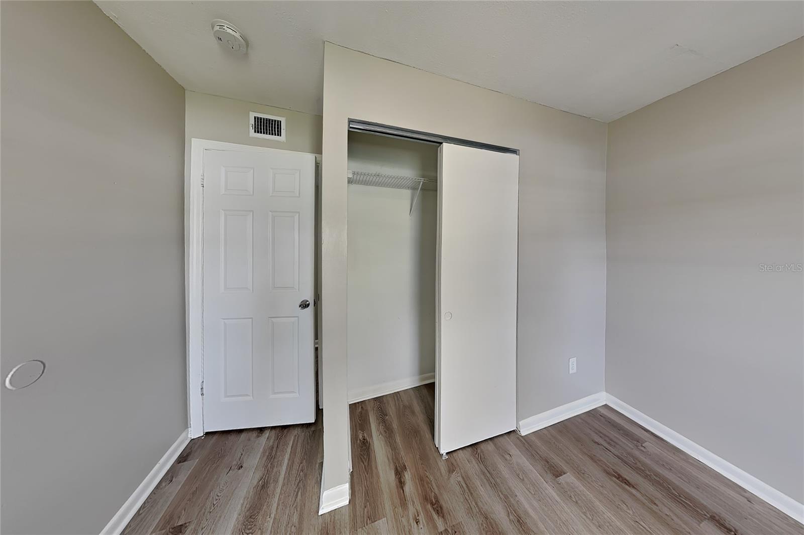 O6435095 Property Photo 13