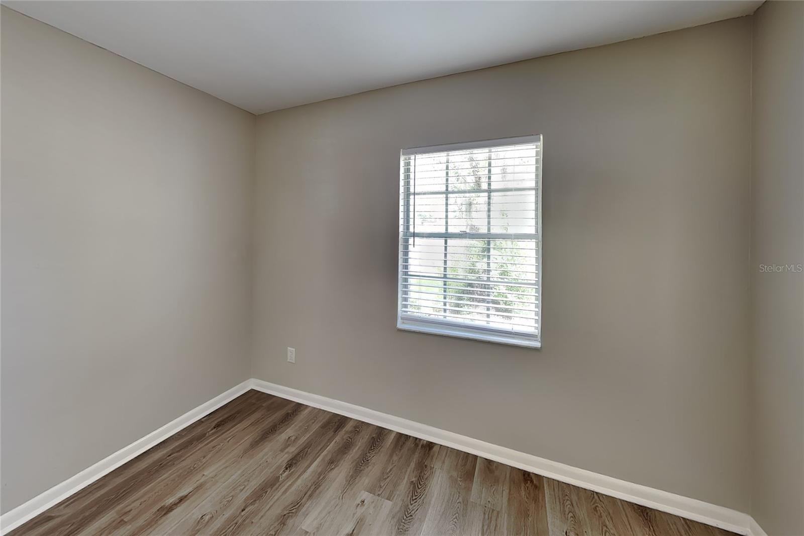 O6435095 Property Photo 14