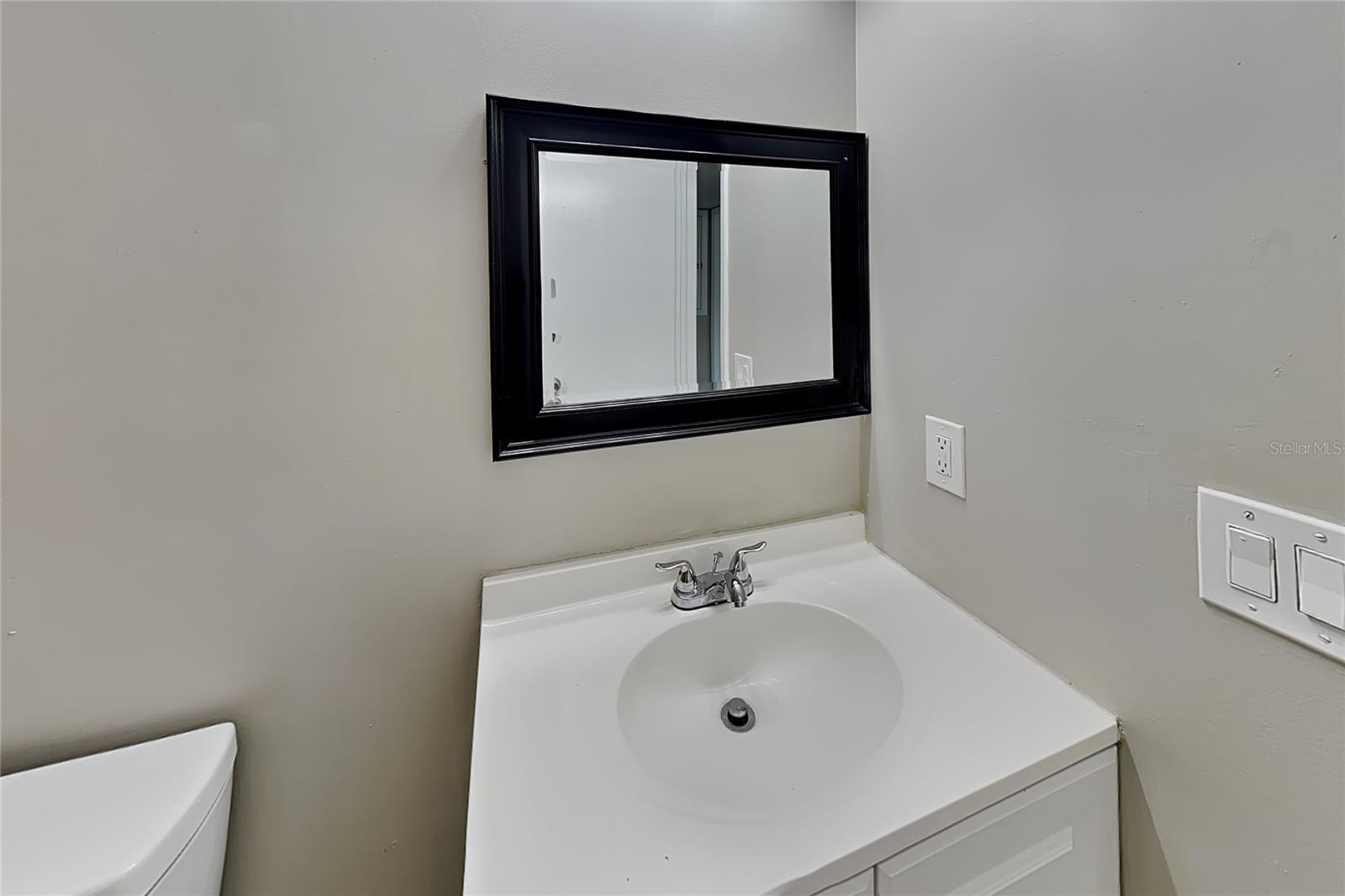 O6435095 Property Photo 16