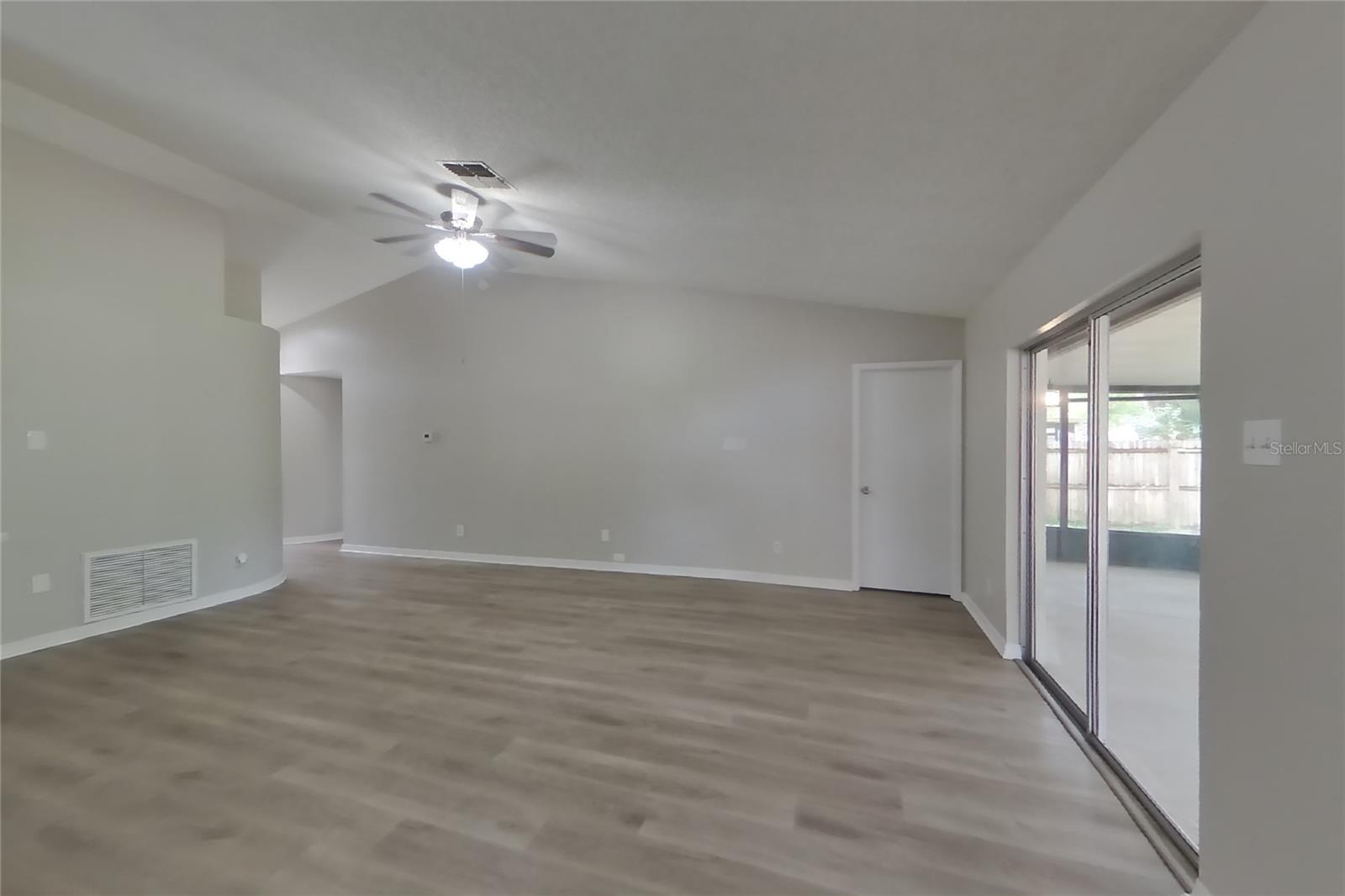 O6435101 Property Photo 4