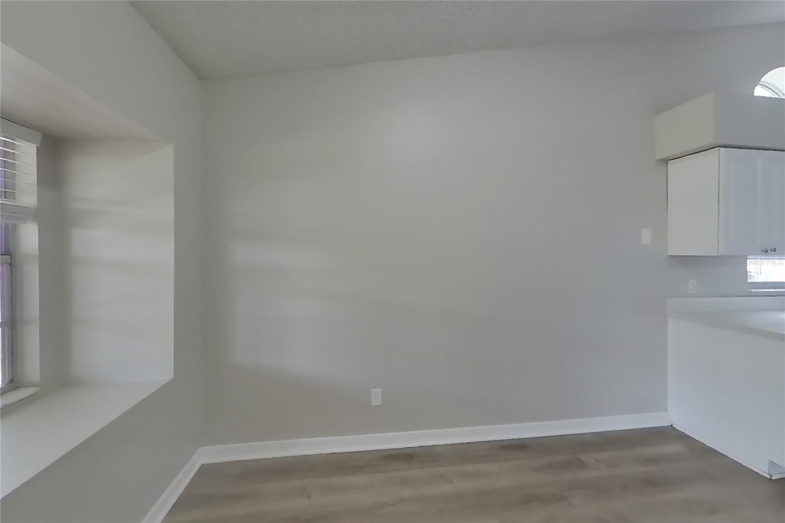 O6435101 Property Photo 5