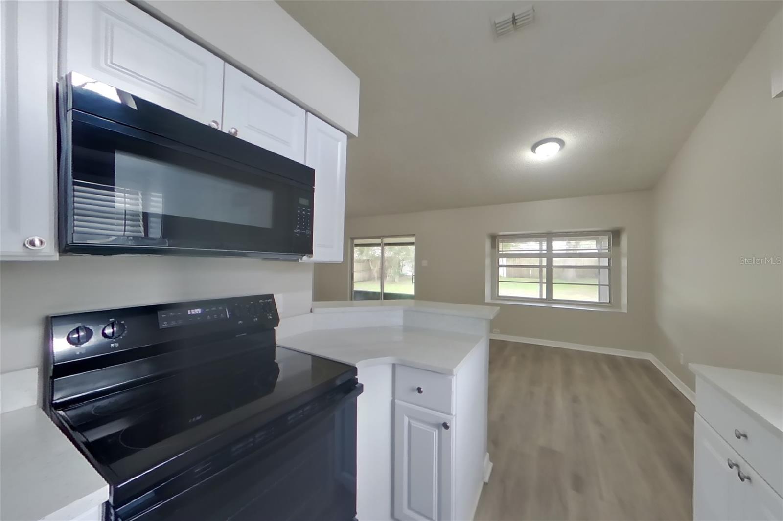 O6435101 Property Photo 6