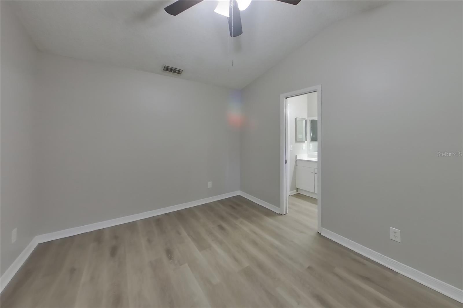 O6435101 Property Photo 7