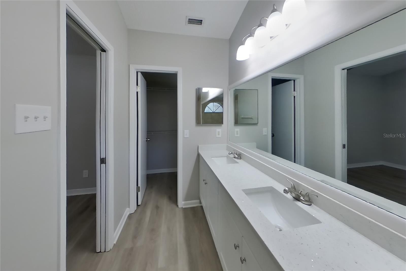 O6435101 Property Photo 9