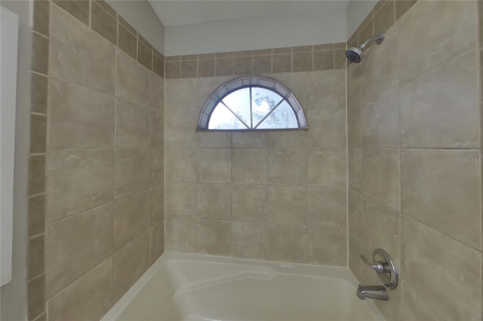 O6435101 Property Photo 10