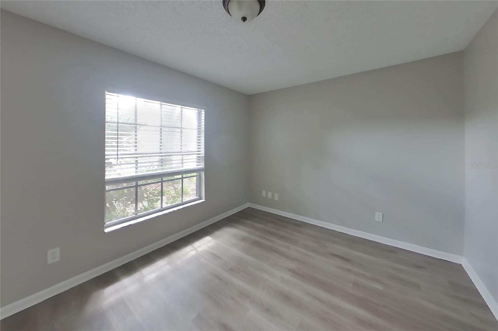 O6435101 Property Photo 11