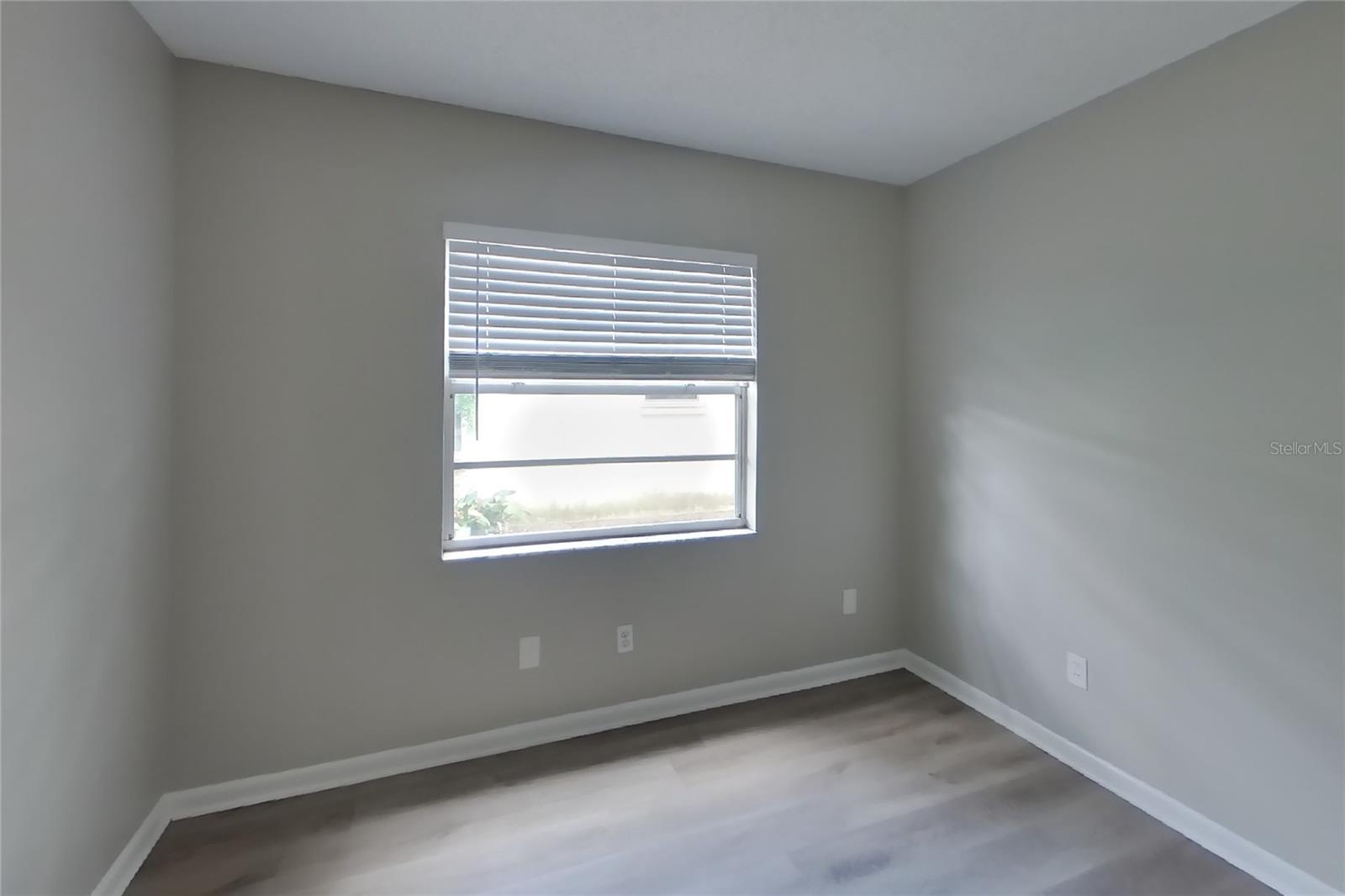 O6435101 Property Photo 13