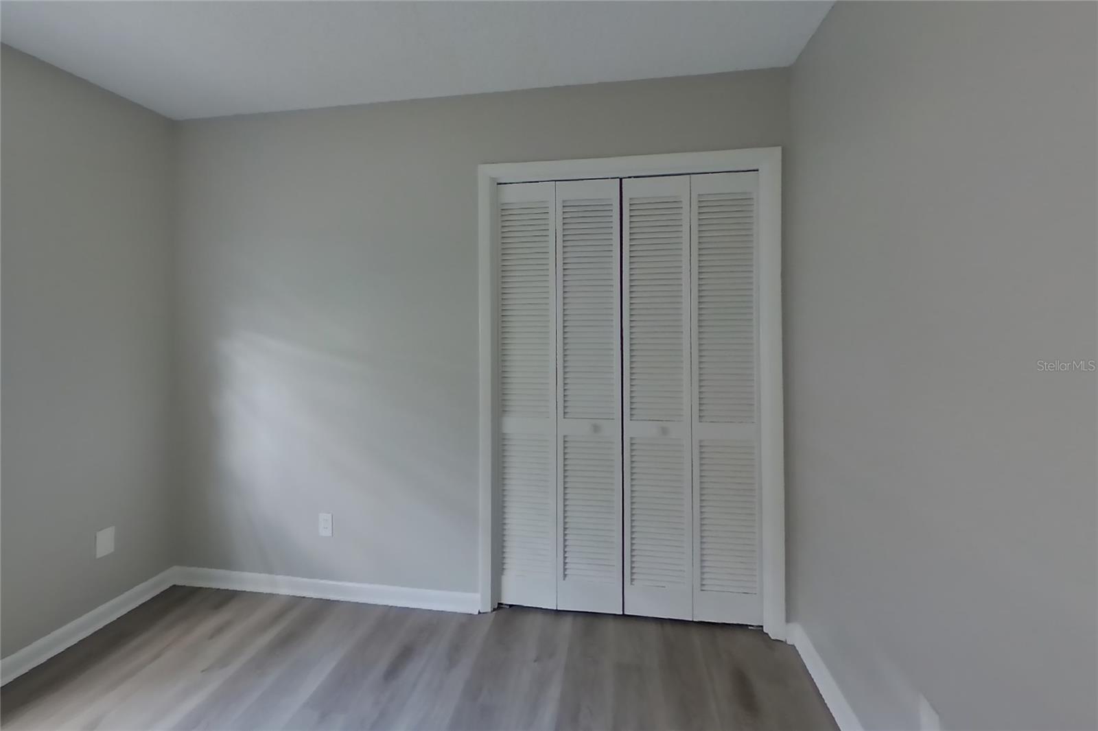 O6435101 Property Photo 14