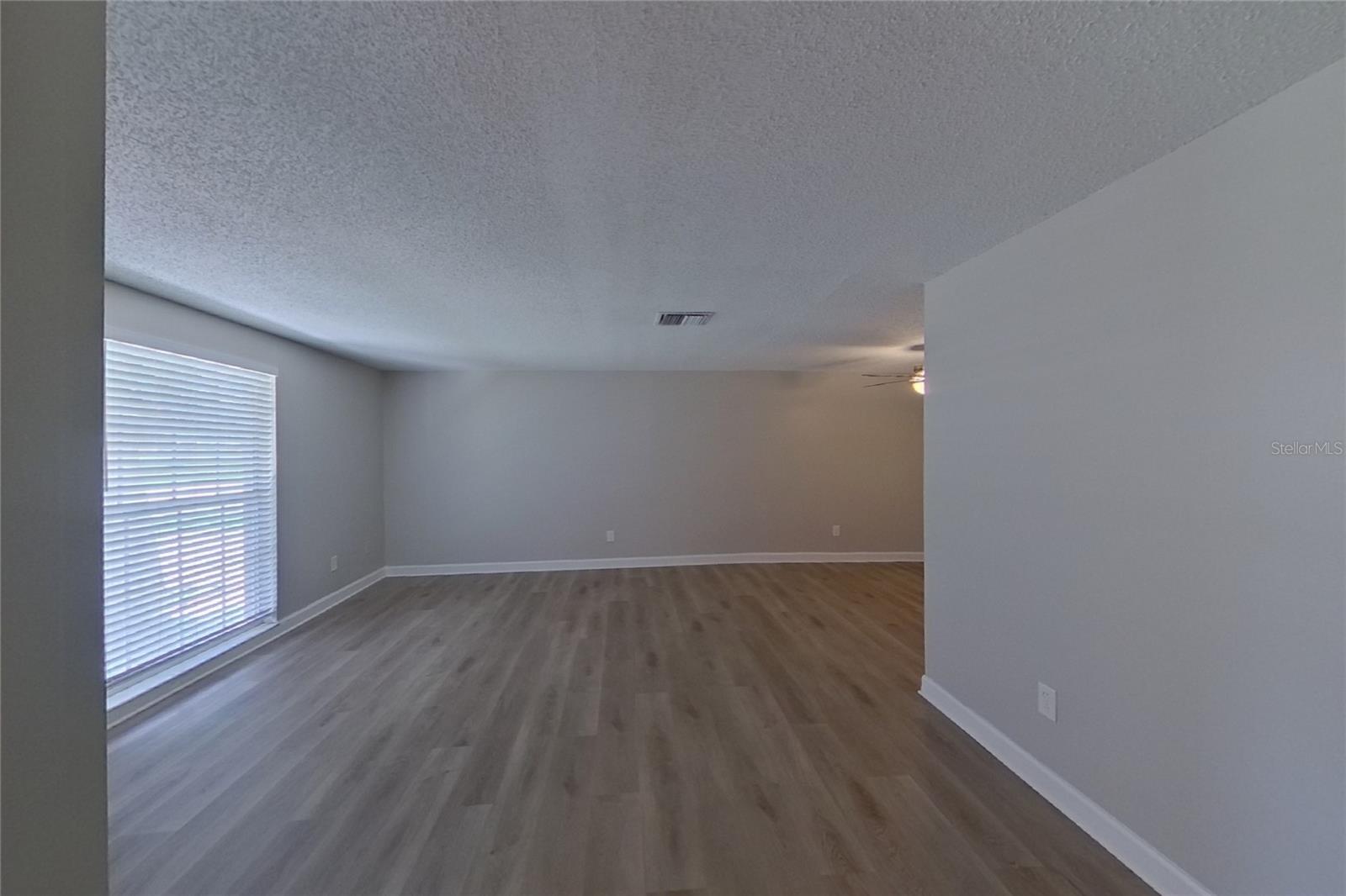 O6435103 Property Photo 2