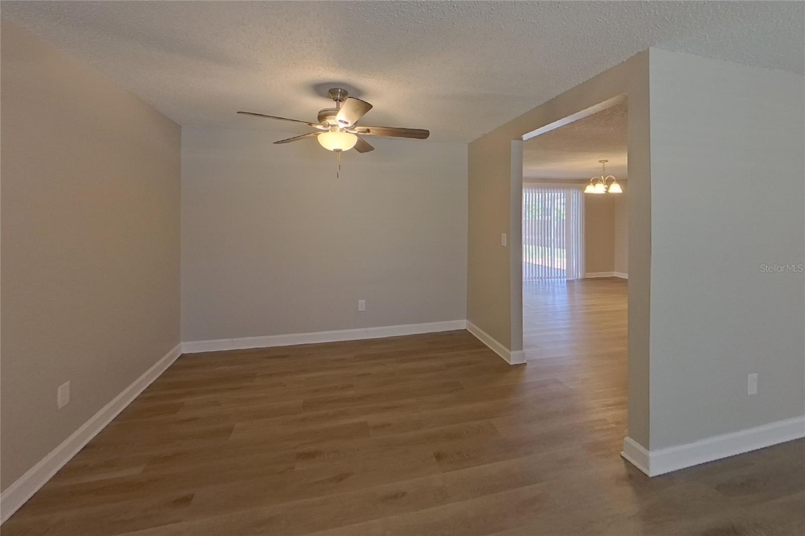 O6435103 Property Photo 3