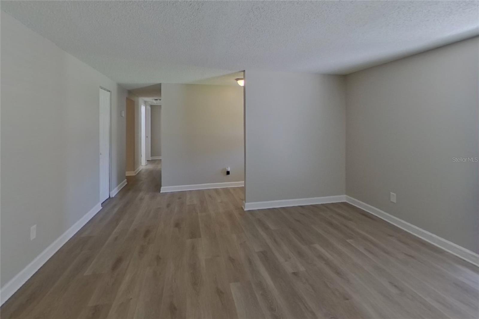 O6435103 Property Photo 4