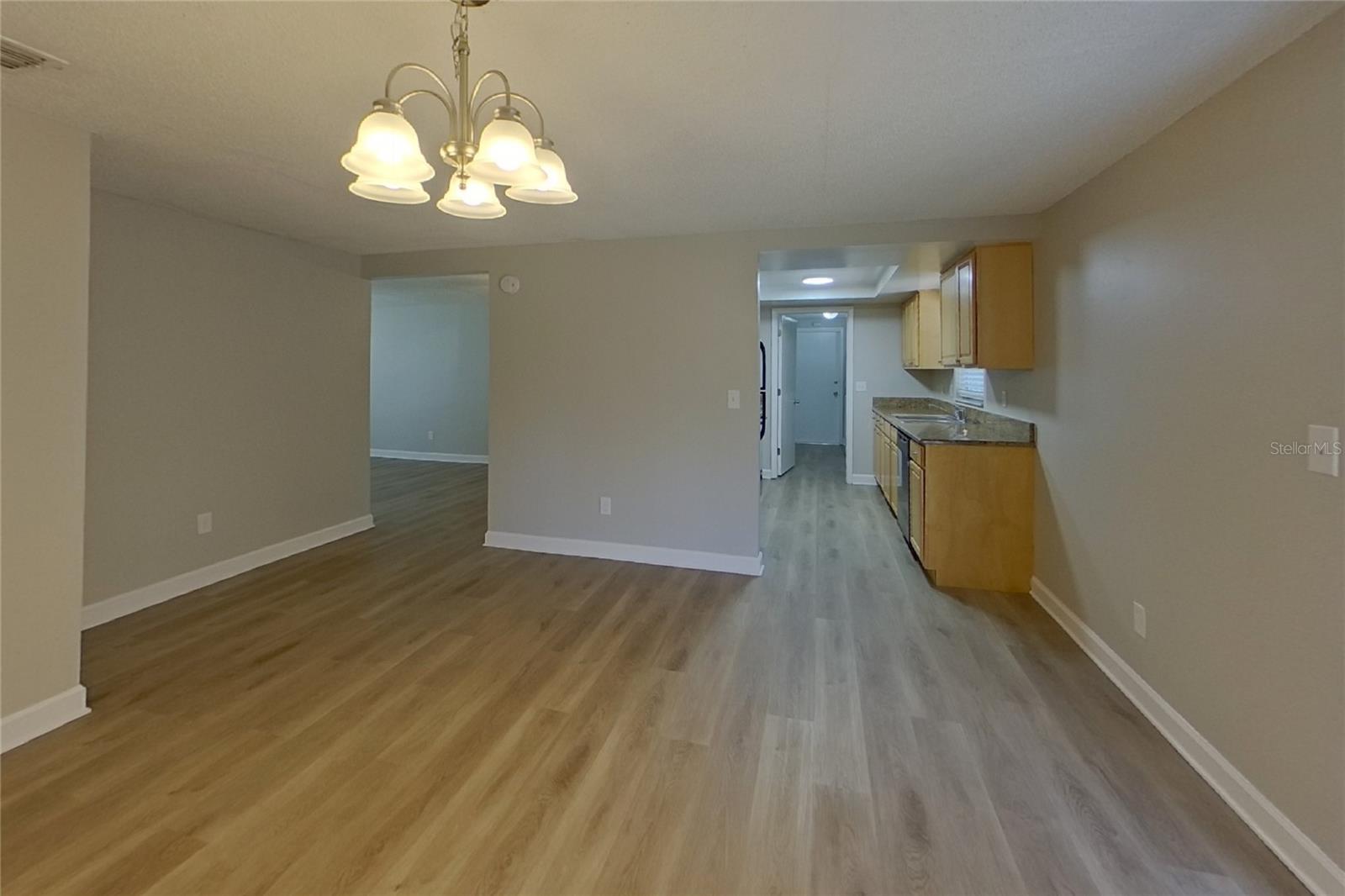 O6435103 Property Photo 5
