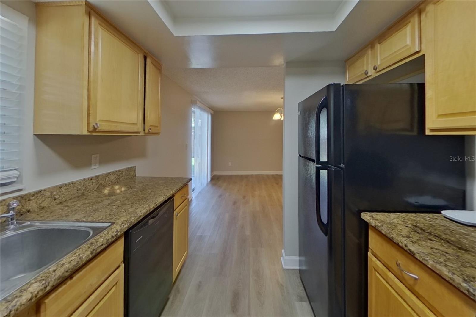 O6435103 Property Photo 6