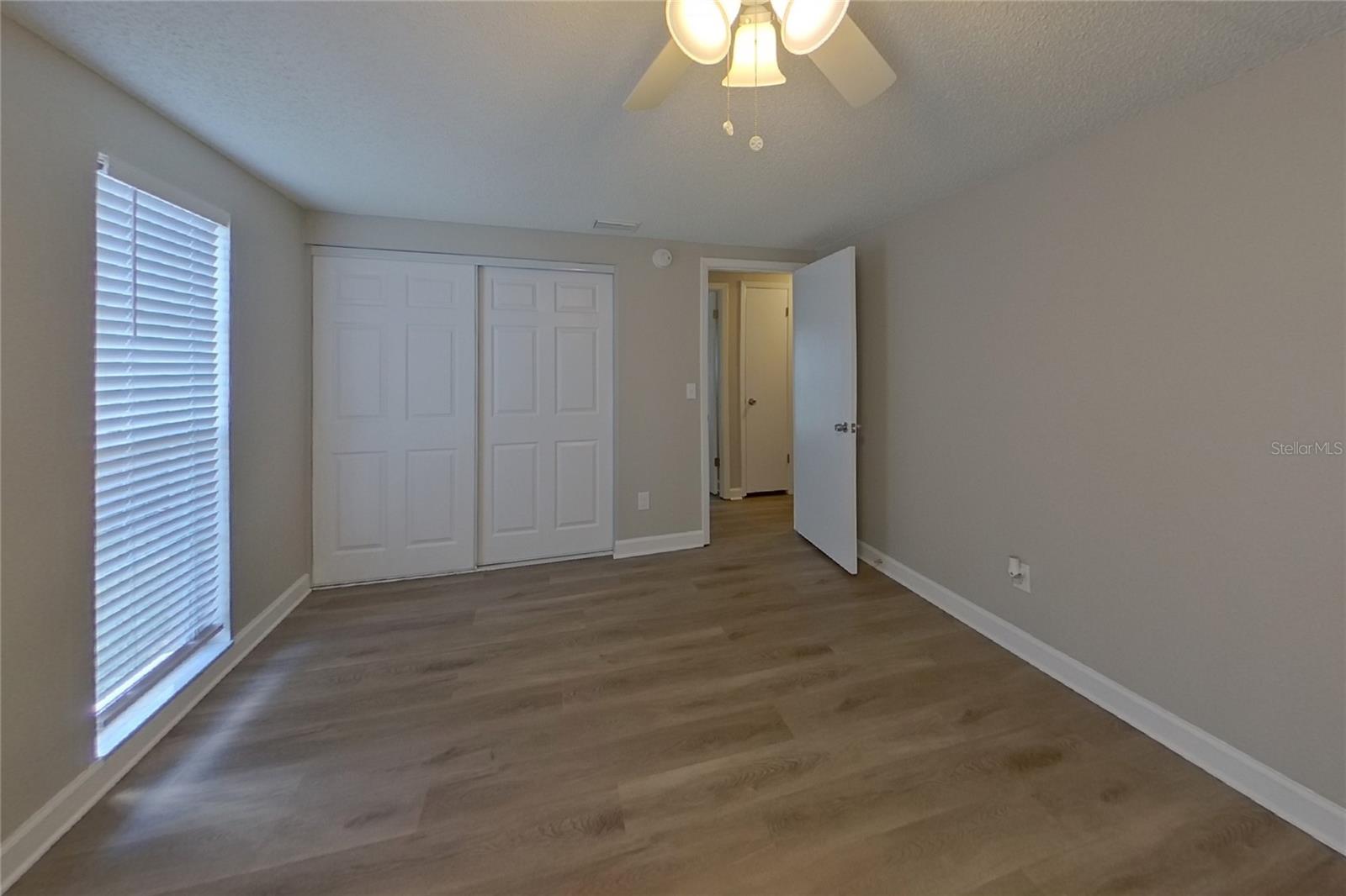 O6435103 Property Photo 7