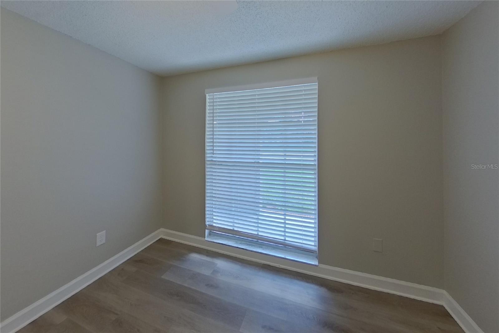 O6435103 Property Photo 10