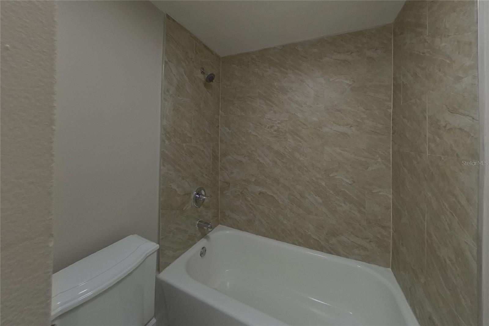 O6435103 Property Photo 13