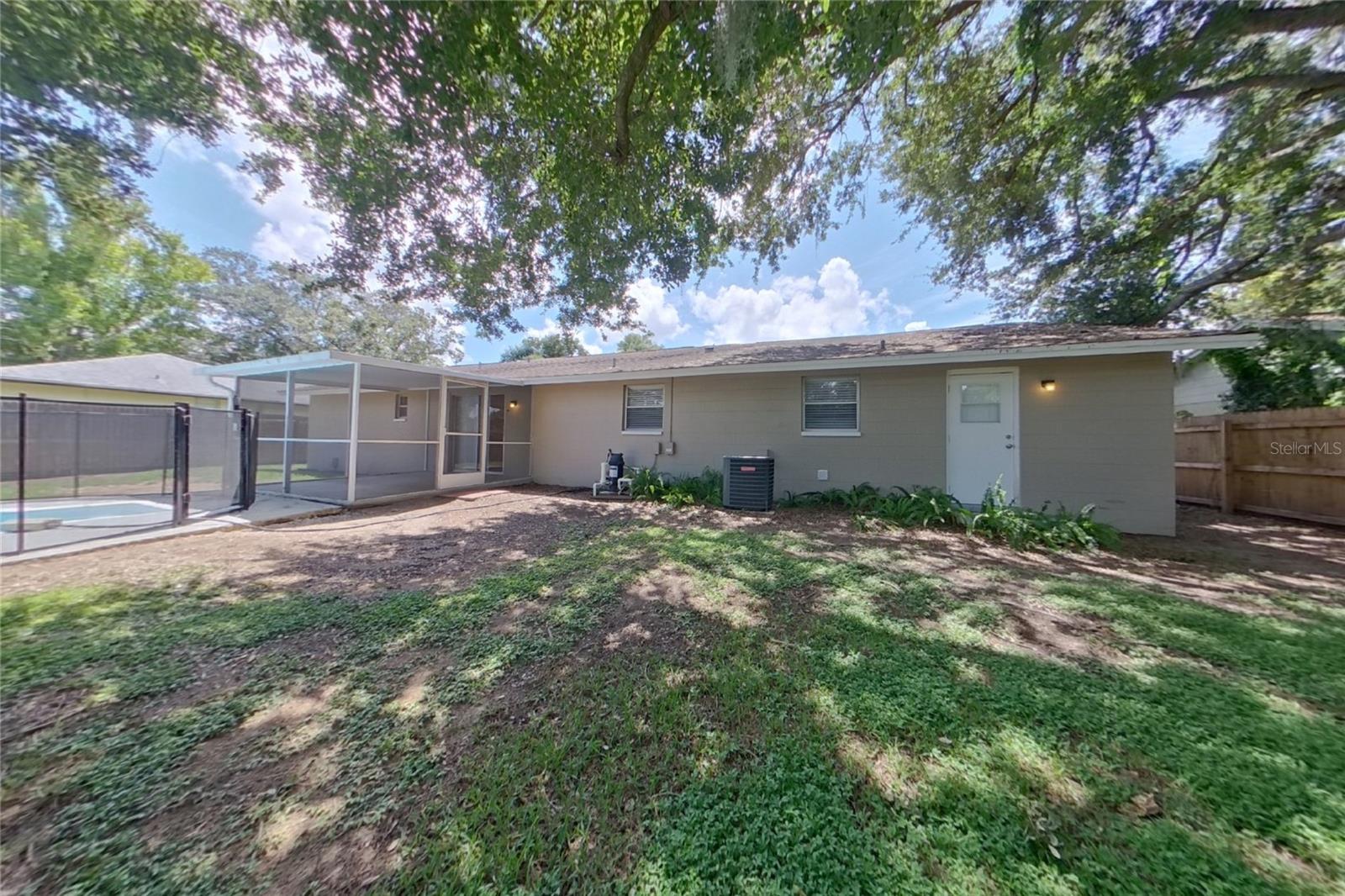 O6435103 Property Photo 16