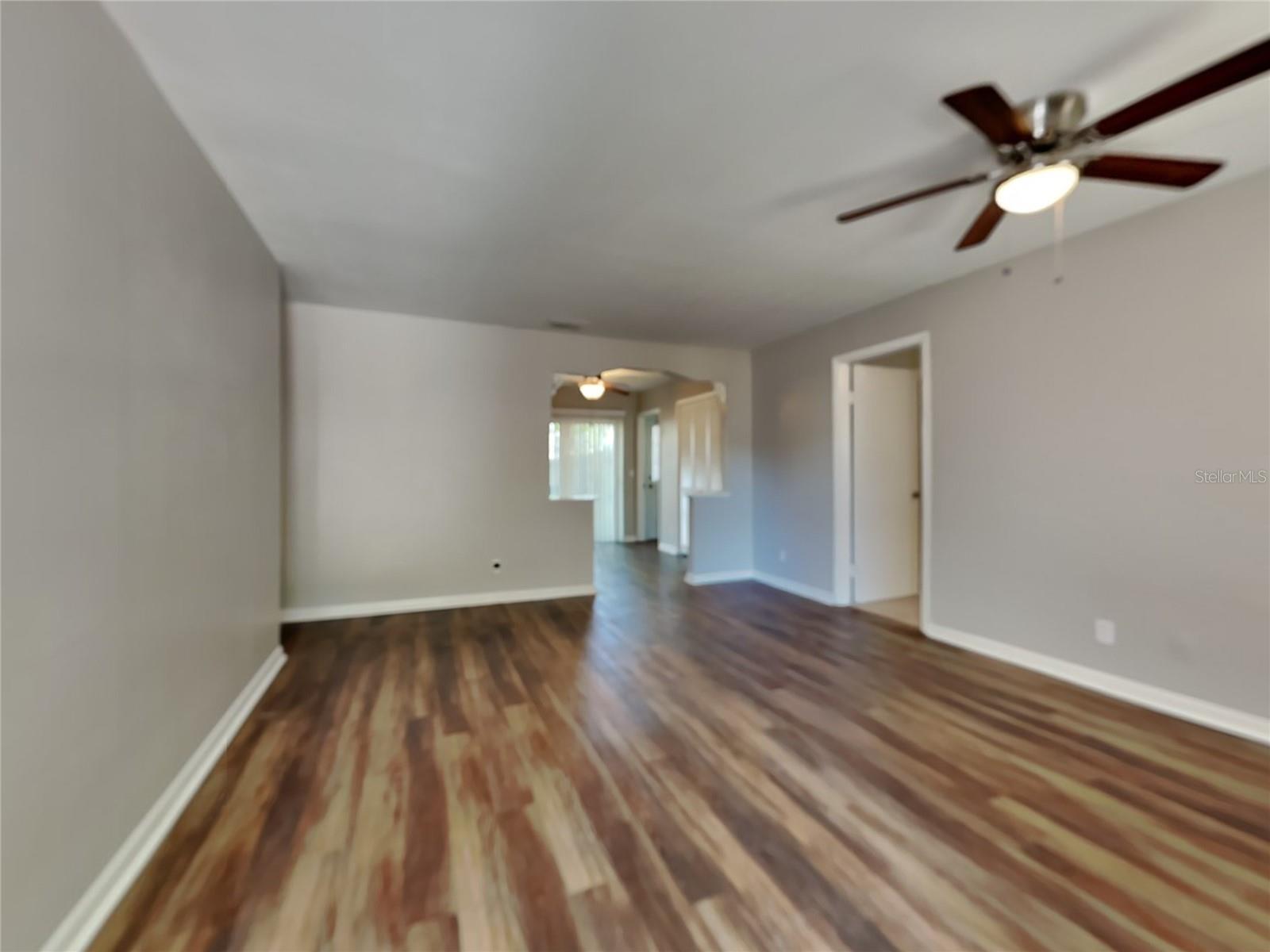 O6435108 Property Photo 2