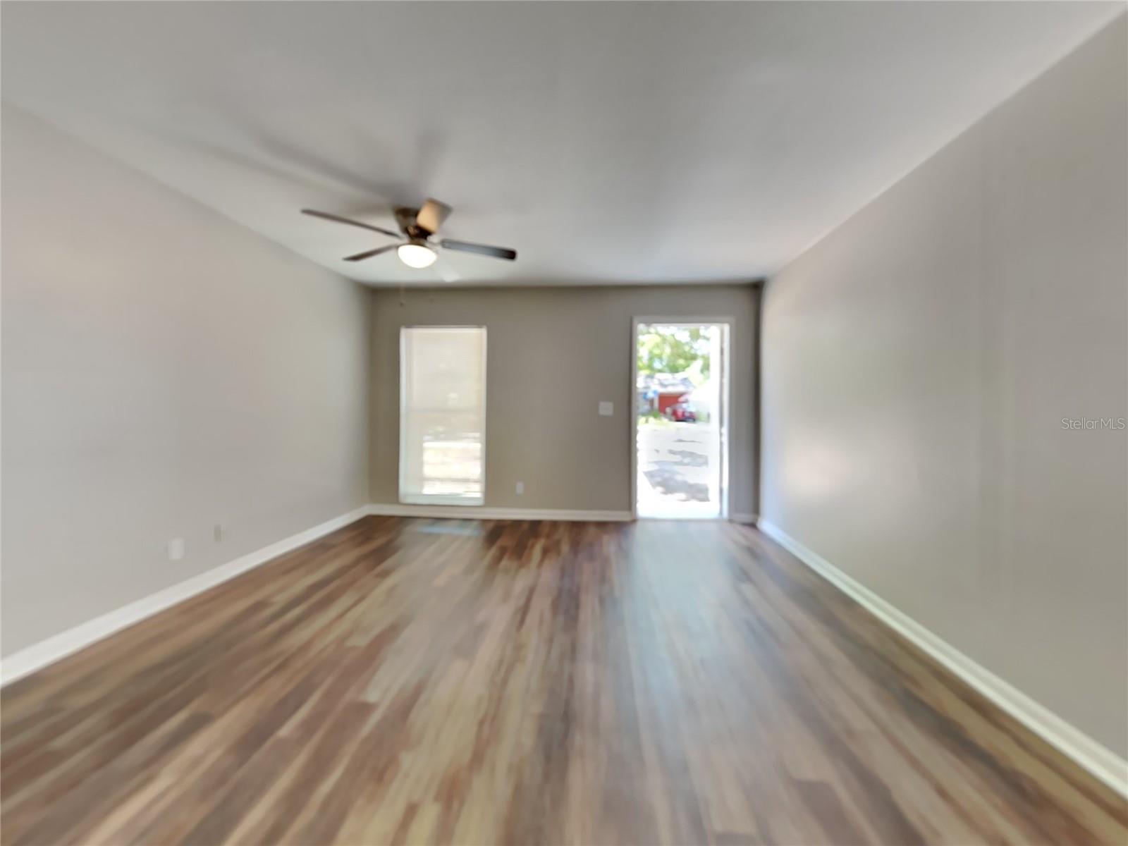 O6435108 Property Photo 3