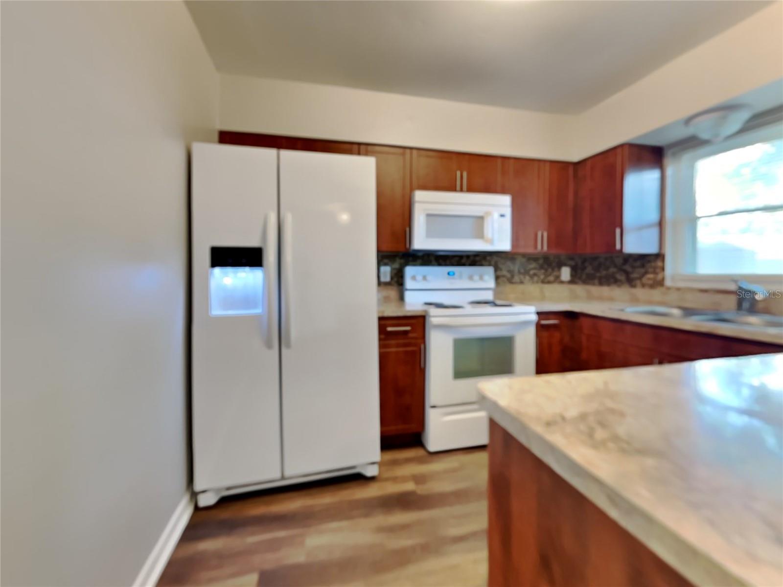 O6435108 Property Photo 5