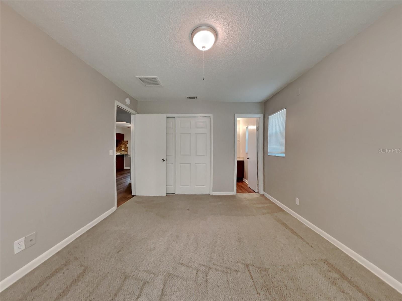 O6435108 Property Photo 6