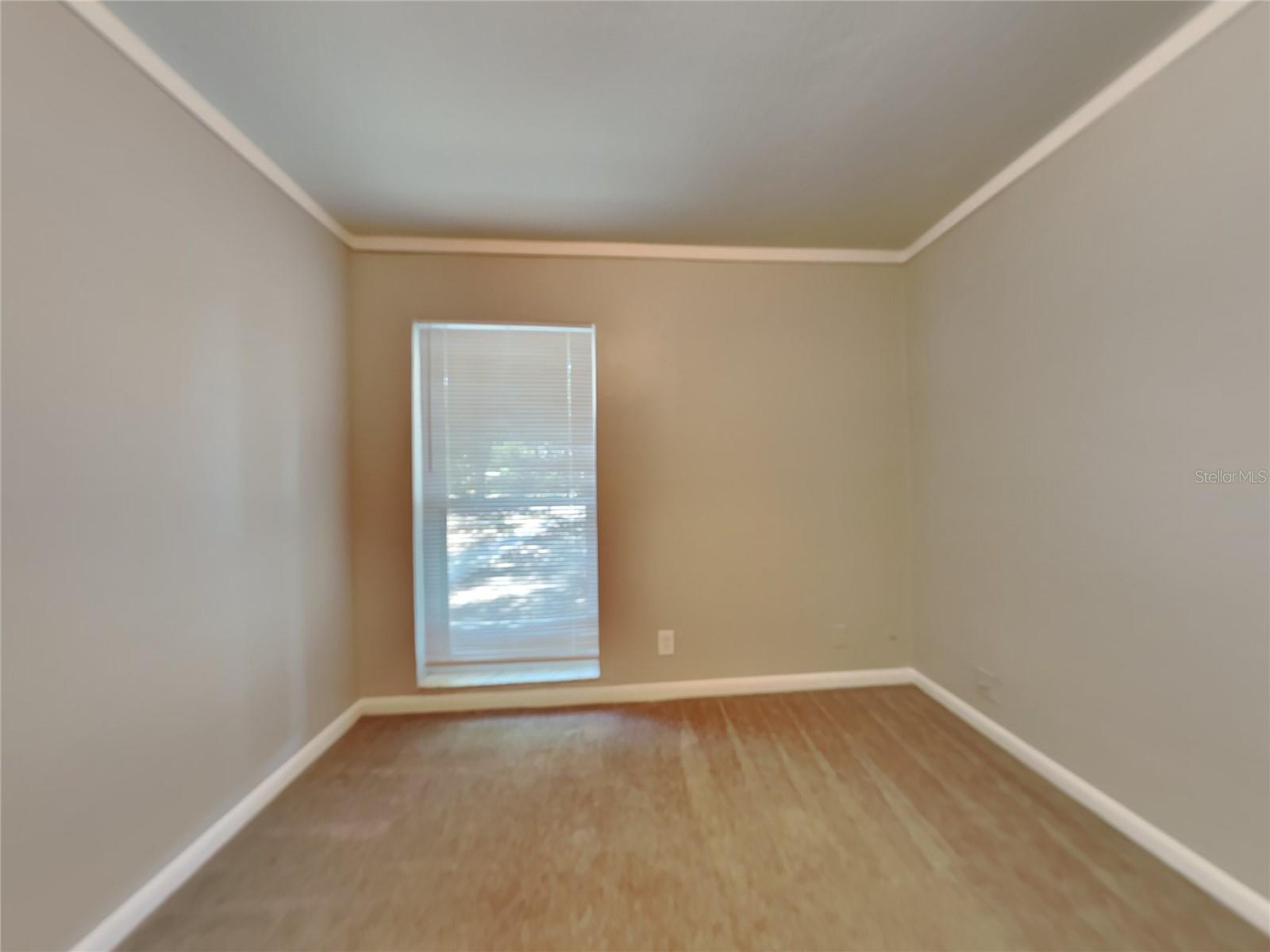 O6435108 Property Photo 12