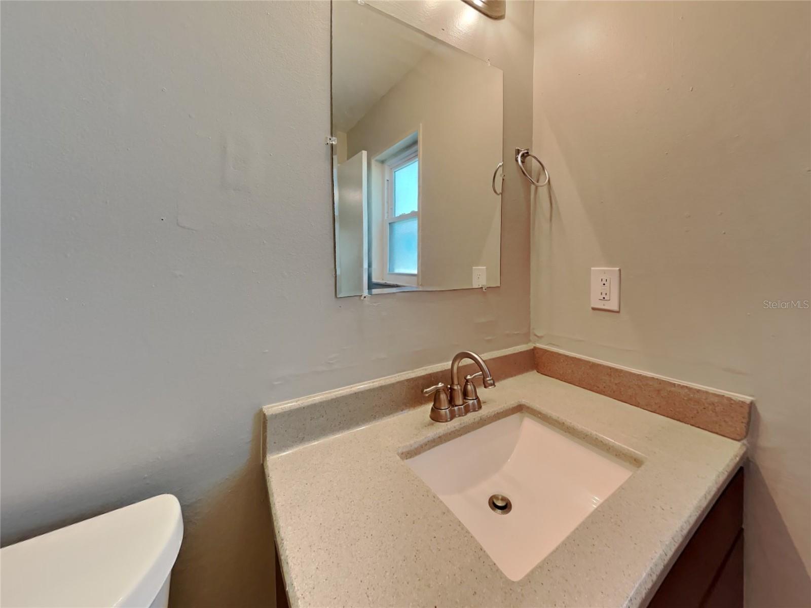 O6435108 Property Photo 15