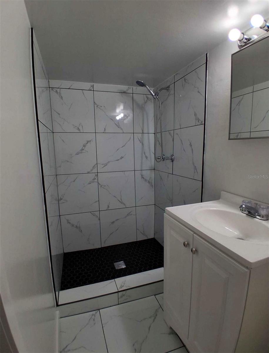 503 Earl St Property Photo 22