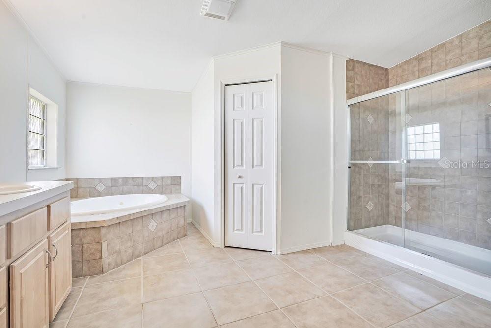 585 Outer Dr Property Photo 15