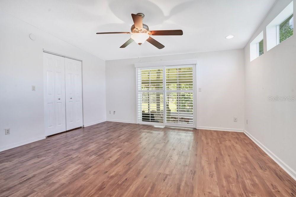 585 Outer Dr Property Photo 18
