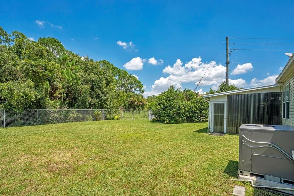 585 Outer Dr Property Photo 25