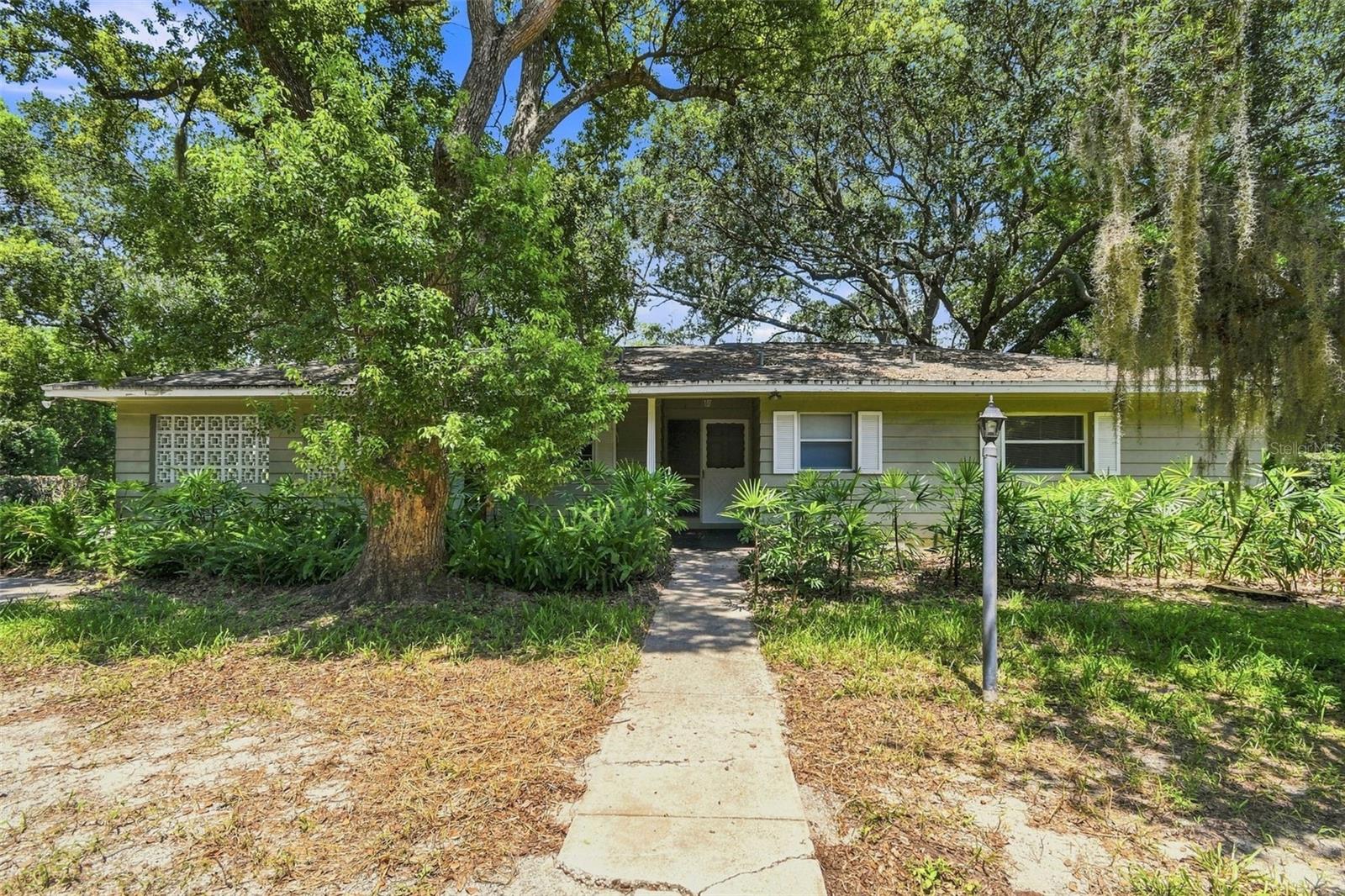 100 PINE CIRCLE DR