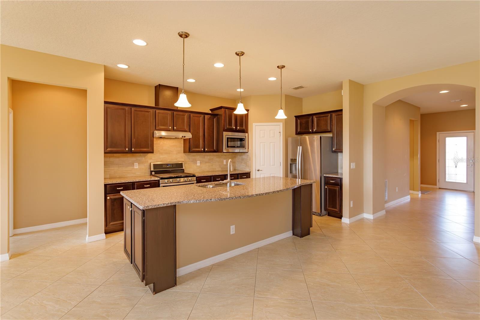 672 Cordoba Dr Property Photo 3