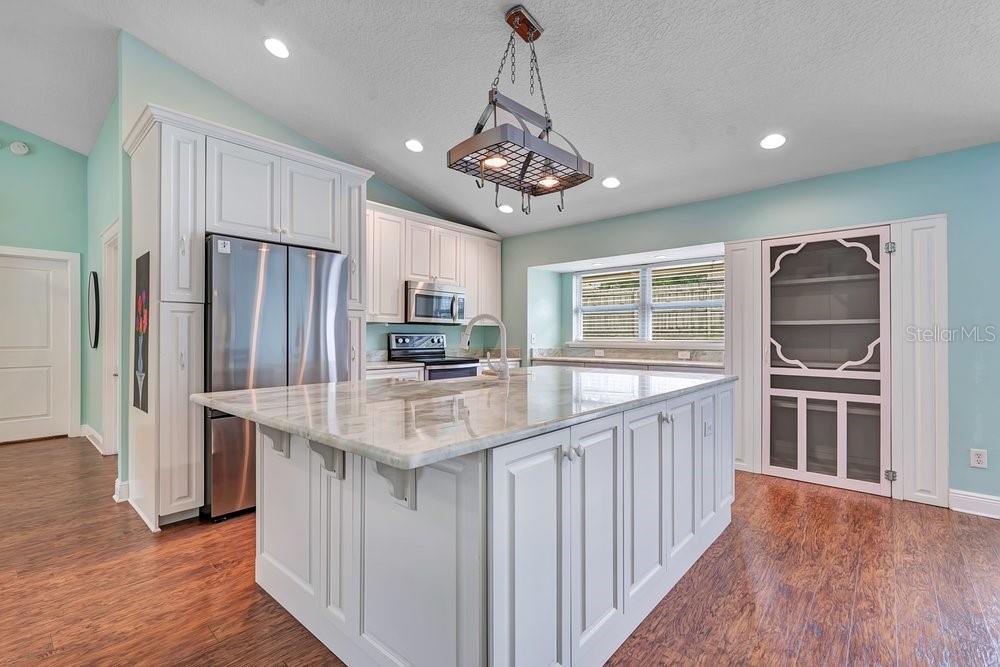 5125 Sun Palm Dr Property Photo 4