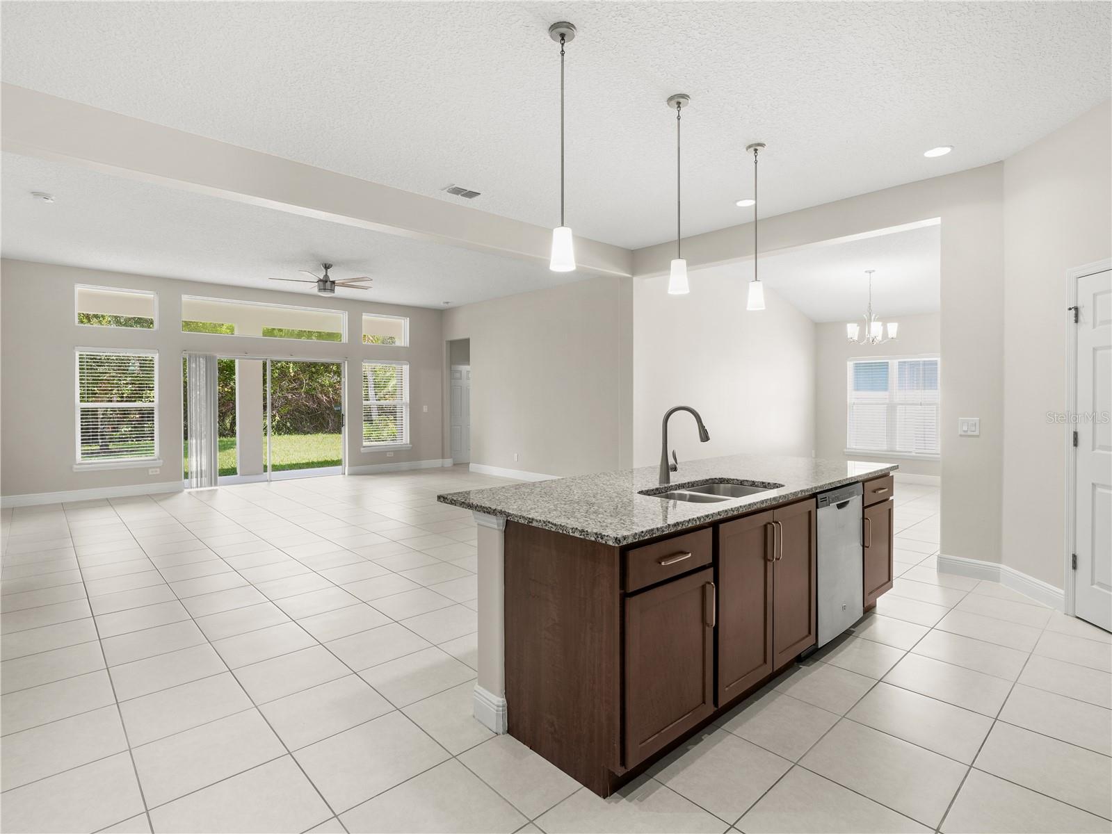 4212 Ruthann Cir Property Photo 4