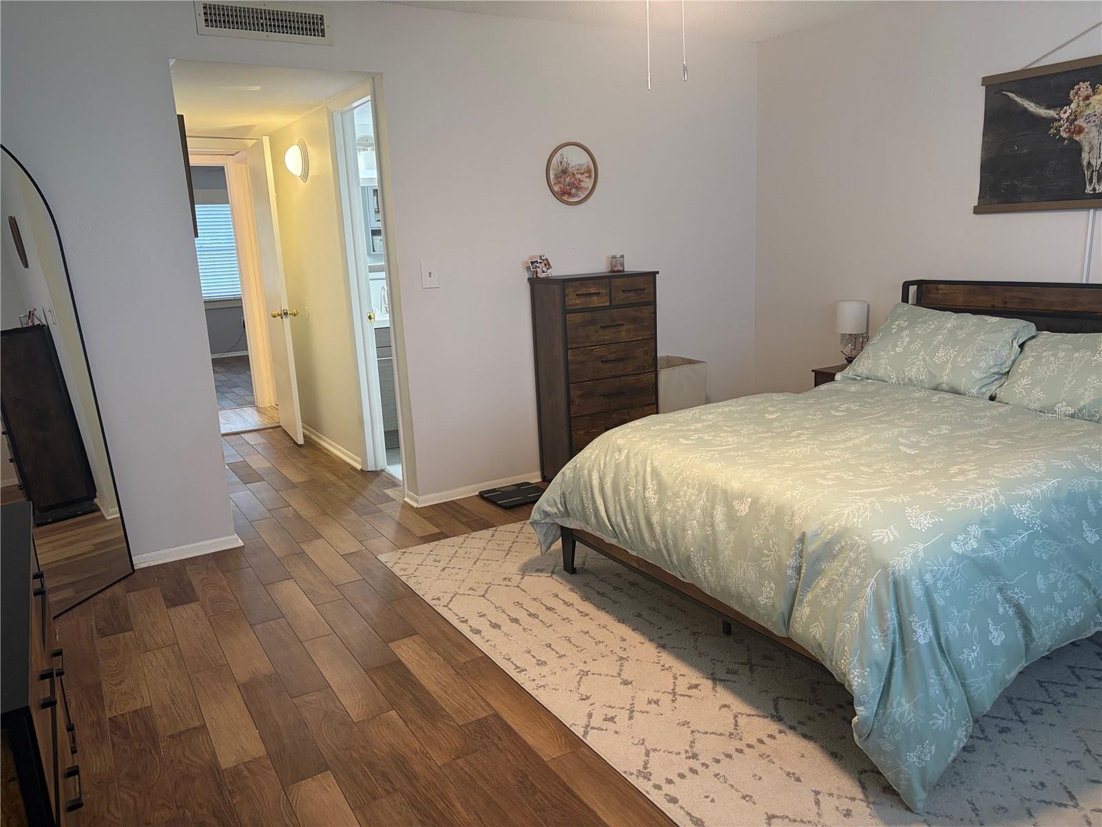 6002 Amberly Ave #f Property Photo 9